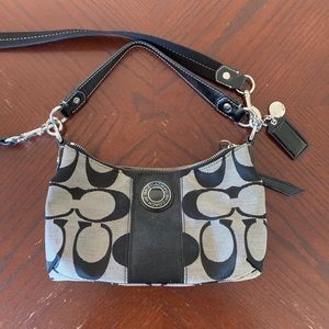 Small Coach shoulder/crossbody purse